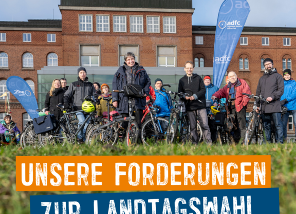 Gruppenbild vor dem Landeshaus