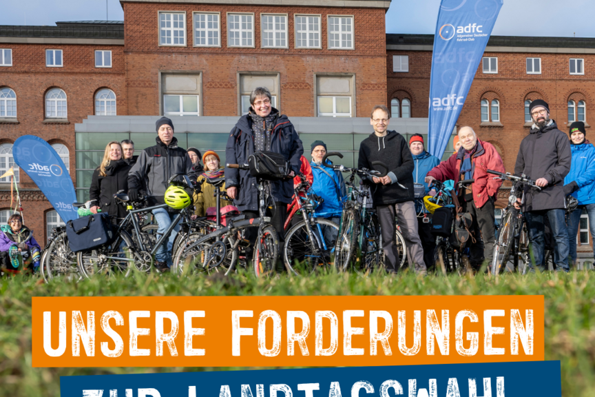 Gruppenbild vor dem Landeshaus