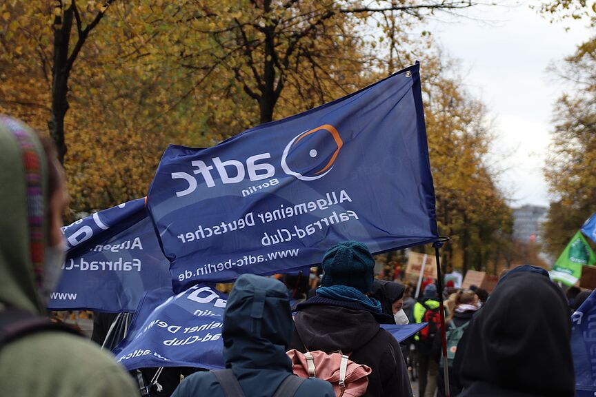 ADFC bei Fridays For Future in Berlin ADFC bei Fridays For Future in Berlin am 22.10.2021